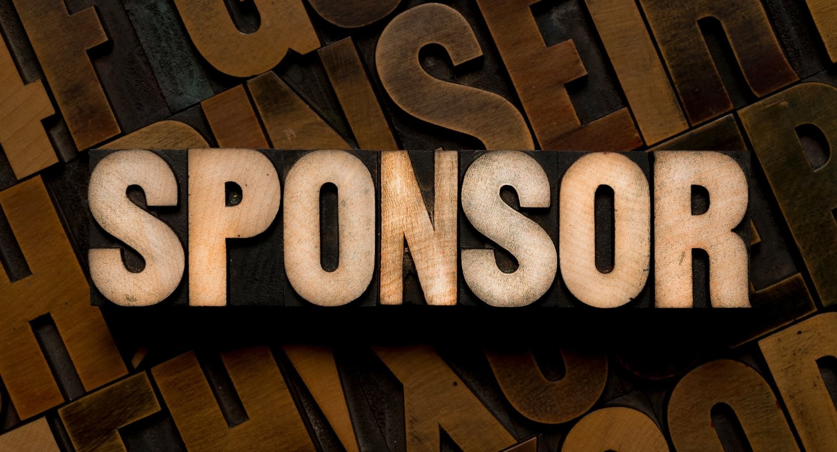 Ordet sponsor i bokstaver laget i tre